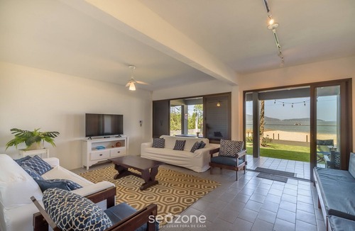 Zimbros Apartment | 6BR Beachfront Home in Bombinhas Abm0101