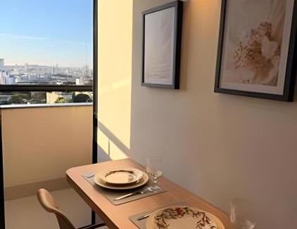 Santa Monica Apartment | 818 - Standard Premium