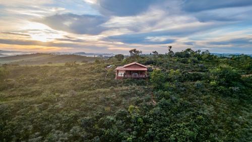 Sao Roque de Minas House | Abrigo dos Lobos - casa com cachoeira na Canastra