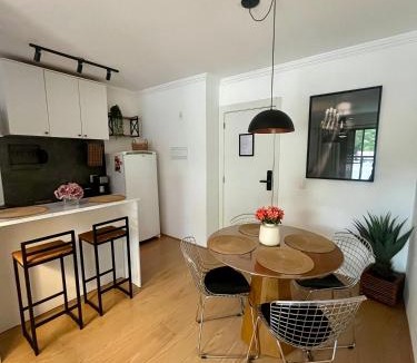 Recreio dos Bandeirantes Apartment | Aconchego a 10 minutos de CAMINHADA PRAIA e a 26 minutos de carro do RIR26, com vaga de garagem e 2 banheiros para maior conforto dos nossos hóspedes