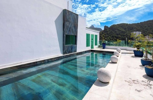 Copacabana Apartment | ADV001 Luxurious penthouse for 10 on Copa's beach