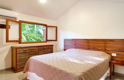 Cabore House | Air-conditioned swallow loft for up to 3 people