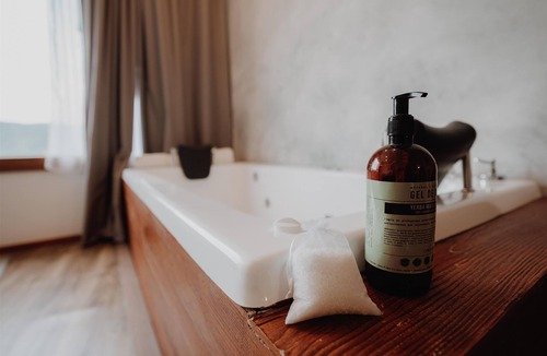 Villa General Belgrano Hotel | Alpine Chic: Balcony w/Mountain Views & Hydromassage | Onsite Pools