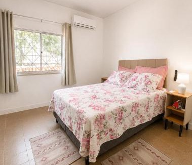 Cremacao House | AmazHost - Casa Rosa com Split, Wi-Fi 700 Mb e Água Quente