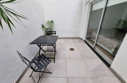 Comuna 15 Apartment | Amplio Estudio en Planta Baja con Seguridad