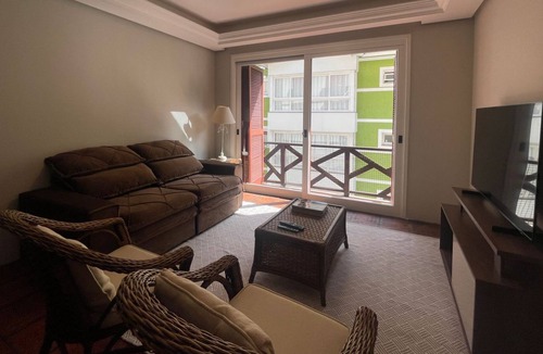 Gramado City Centre Apartment | Amplo Apartamento no Centro de Gramado. 450 Metros da Rua Coberta