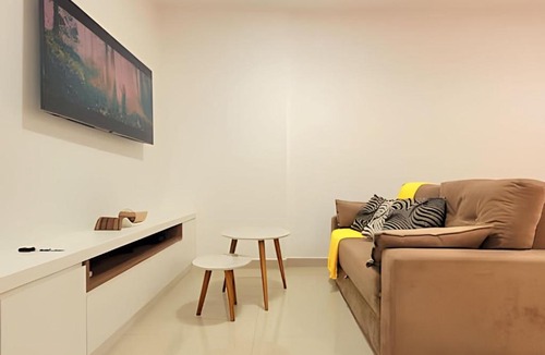 Regiao Urbana Homogenea XV Apartment | Apê Área Central c/Churrasqueira, Varanda e Suíte