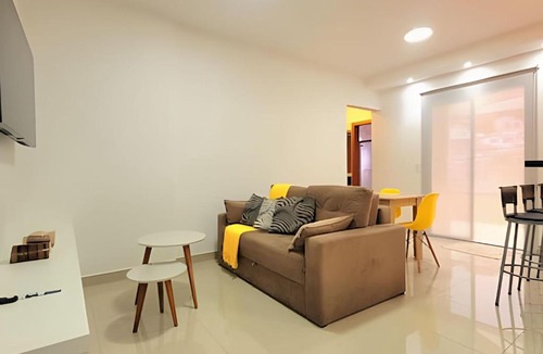 Regiao Urbana Homogenea XV Apartment | Apê Área Central c/Churrasqueira, Varanda e Suíte