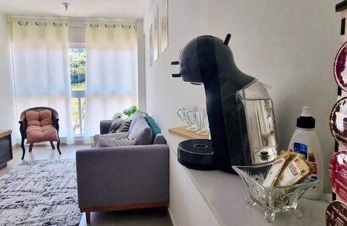 Serra Negra Apartment | Apê Centro - Serra Negra-wifi/petfriendly/roupa de cama/Ar condicionado/garagem