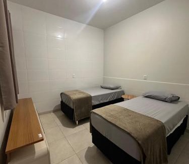 Itaberai Apartment | Apê completo, até 5 pessoas - Ar, WiFi e garagem