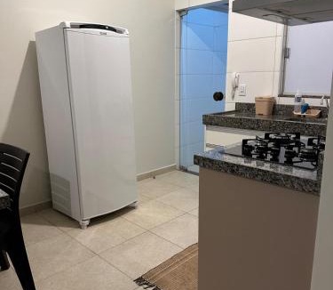 Itaberai Apartment | Apê completo, até 5 pessoas - Ar, WiFi e garagem