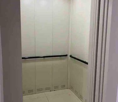 Uberaba Apartment | Apê Ruby com 2Q com Ar em 1 Quarto e Garagem