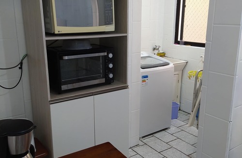 Andorinha Apartment | Ap 2D, Front balcony, BBQ, 1 block from the ocean, air conditioning /fan