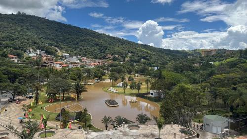 Aguas de Lindoia Apartment | Ap Centro - Wi-fi, Piscina, com Vista da Praça