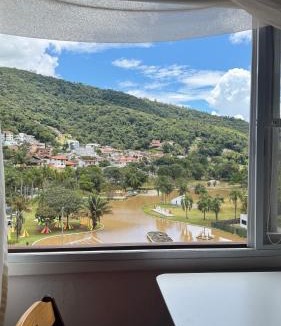 Aguas de Lindoia Apartment | Ap Centro - Wi-fi, Piscina, com Vista da Praça