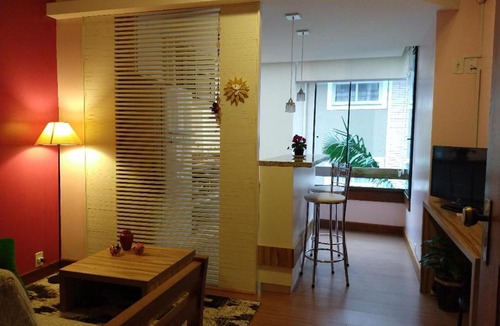 Gramado Apartment | Ap da Sandra - Centro de Gramado com WiFi, Ar e Garagem