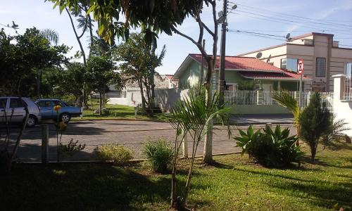 Palhoca Apartment | Apart terreo, 2 quartos, 2 banheiros, 2 carros e terraço