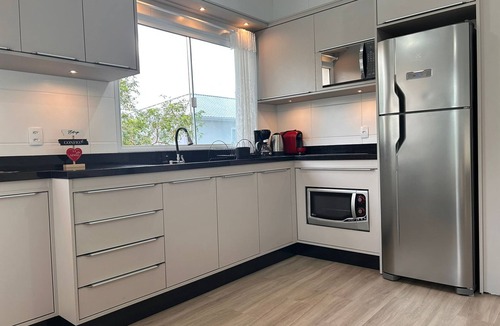 Pacheco Apartment | Apartamento à 1 min da BR 101 e a 15 min de Florianópolis