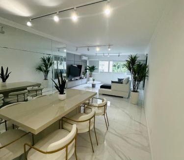 Leme Apartment | Apartamento à 1 min da praia com linda vista cultural e 4 quartos !