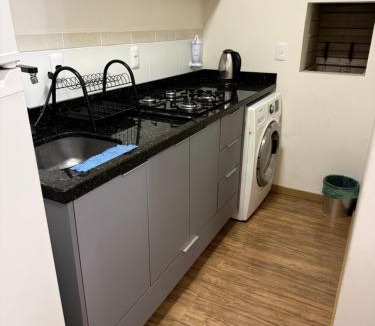 Centro Apartment | Apartamento 1 quarto, com garagem no centro próximo Hospital de Caridade