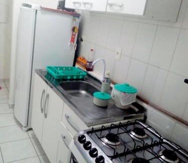 Raichaski Apartment | APARTAMENTO 10 min de CRICIUMA em IÇARA-SC - 2 quartos - 3 Ar-Condicionado split - Cozinha equipada - Banheiro - Garagem coberta e Wi-Fi - Anfitriã Superhost no BnB