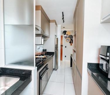 Vila Messias Apartment | Apartamento 2 Quartos Super Decorado - Ar Condicionado nos Quartos - 1 Cama Queen - 2 Camas de Solteiro com Auxiliar - Cozinha Completa - Estacionamento Coberto Gratuito