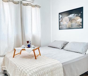 Vila Messias Apartment | Apartamento 2 Quartos Super Decorado - Ar Condicionado nos Quartos - 1 Cama Queen - 2 Camas de Solteiro com Auxiliar - Cozinha Completa - Estacionamento Coberto Gratuito