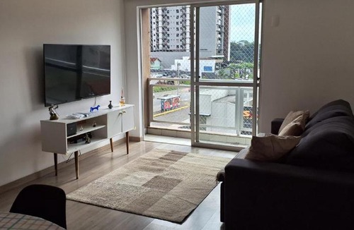 Atiradores Apartment | Apartamento 2 Quartos para 6 Pessoas com Garagem Ar Condicionado Escritório privativo WiFi6 800Mb em Frente ao Hospital Sadalla
