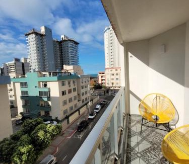 Itapua Apartment | Apartamento a uma quadra do mar - Bairro Itapuã - Ar Condicionado