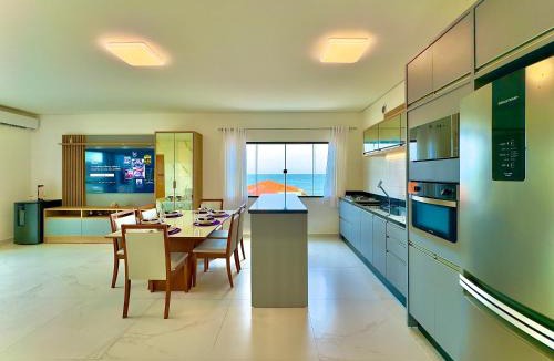 Barra Velha Apartment | Apartamento Amplo com Vista Mar e Churrasqueira a 50m da Praia em Barra Velha