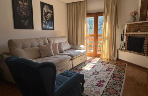 Capivari Apartment | Apartamento Atalaia - 4 quartos - Lareira - Varanda com vista - 1km do centro
