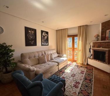 Capivari Apartment | Apartamento Atalaia - 4 quartos - Lareira - Varanda com vista - 1km do centro