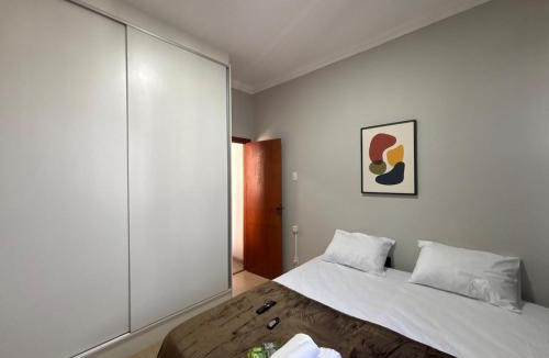 Lourdes Apartment | Apartamento Belo Horizonte 2 quartos Ed Maleta, Mercado Central, Feira Hippie, Praça da Liberdade e Parque Municipal