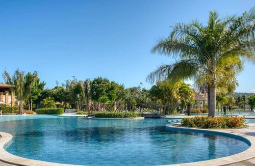 Barra de Sao Miguel Apartment | Apartamento espaçoso em condomínio com piscina