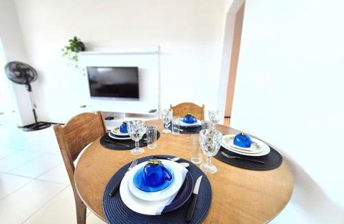 Teixeira de Freitas Apartment | Apartamento com varanda e VISTA para RUA, TV e 2 suítes