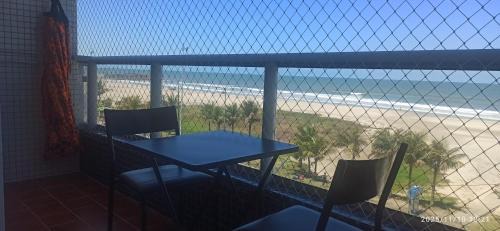 Caioba Apartment | Apartamento com varanda e vista para o mar, em frente à praia de Caiobá