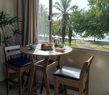 Centro Apartment | Apartamento com Vista pro Mar no Centro de Ubatuba - 2 Quartos, Cozinha Completa e 01 vaga de Garagem