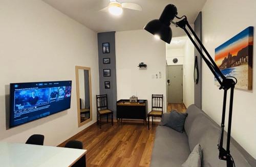 Copacabana Apartment | Apartamento completo super equipado, perto de Copacabana Posto 6 e Ipanema com suíte, ar-condicionado, wi fi rápido e Smarts TVs