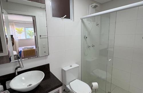 Ingleses Norte Apartment | Apartamento Frente Piscina com Vista para o Mar