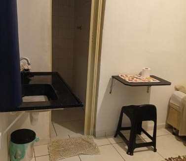 Furnas Apartment | Apartamento Kitnet 8 no Tremembé Quarto Banheiro Cozinha compacta
