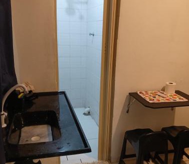 Furnas Apartment | Apartamento Kitnet 8 no Tremembé Quarto Banheiro Cozinha compacta