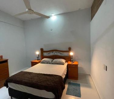 Fernando De La Mora Apartment | Apartamento minimalista con balcón