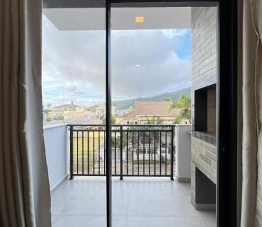 Cachoeira do Bom Jesus Apartment | Apartamento novo moderno proximo da praia
