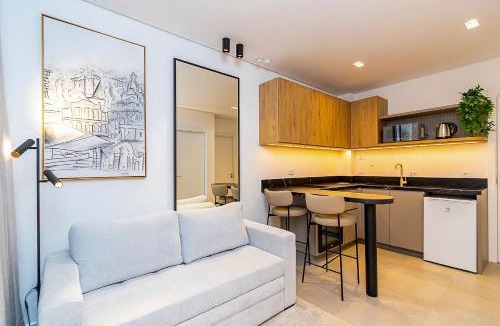 Bigorrilho Apartment | Apartamento refinado em prédio com piscina-TEM0403