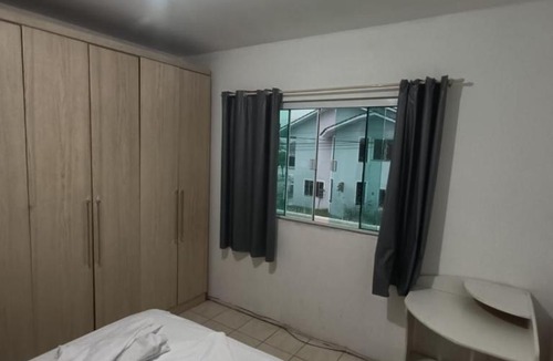 Palhoca Apartment | Apartamento simples com vista para a praça