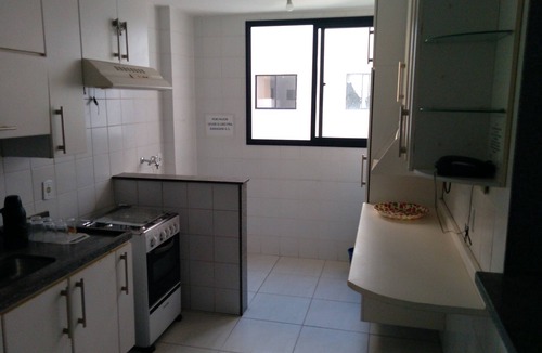 Praia do Morro Apartment | Apartment on Morro Beach in a building facing the sea.