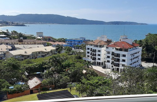 Centro Apartment | Apartment with beautiful sea view in Bombinhas