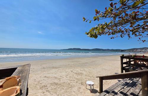 Andorinha Apartment | Apt 4 Quartos com Ar Condicionado 130m da Praia