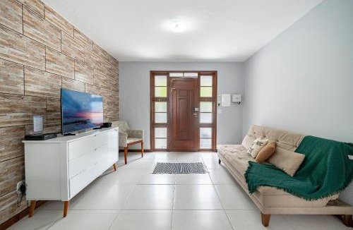Sambaqui Apartment | Apt Solaris 2Q perto da praia do Sambaqui by Achei