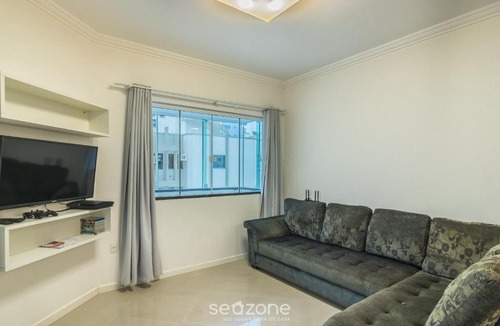 Castelo Branco Apartment | Apt w/BBQ 350m from the Beach APV0202